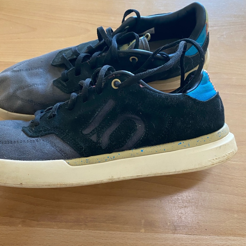 Five Ten Adidas Mountain Bike Men’s size 10.5 Black and Blue